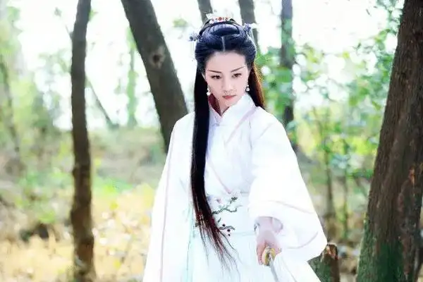 李溪芮3部古装剧,穿上戏装很漂亮,网友:美炸了!_剧中_李易峰_饭量