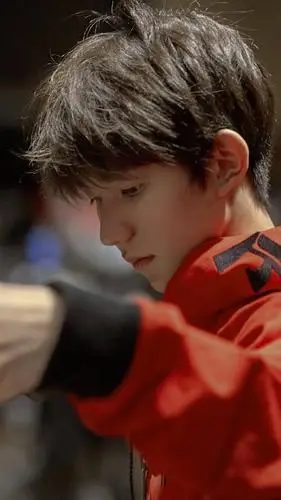 王源神级侧颜绝杀图,是比好看还特别的存在呀_小源