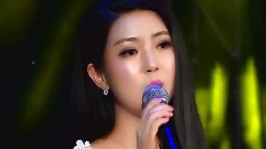 任妙音2020伤感情歌《见你一面》太好听了,歌词入心,听一次哭一次