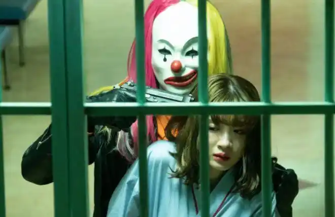 蒙面劫匪劫持了整栋医院,院长却不让报警,背后的真相是?