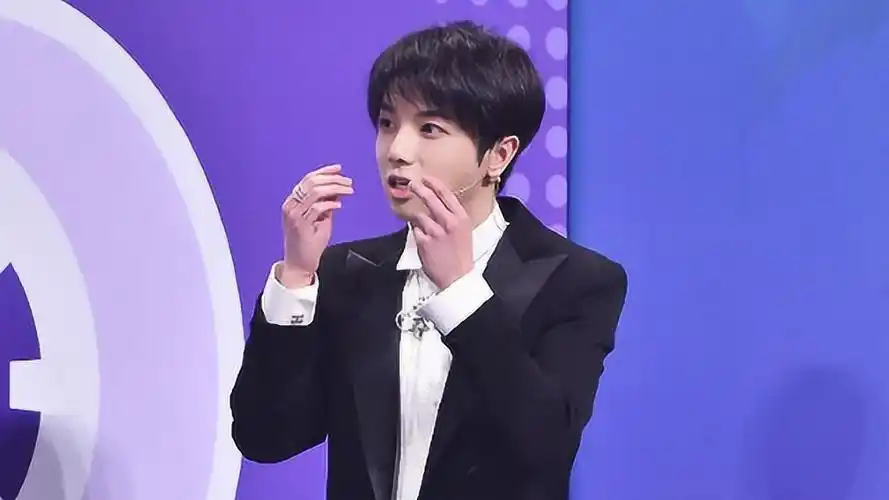 华晨宇真skr小机灵鬼,一句"是谁"carry全场!