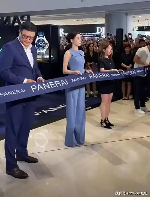 迪丽热巴空降成都,粉丝疯狂追捧,她的生图让人心疼!_身材_魅力_气质