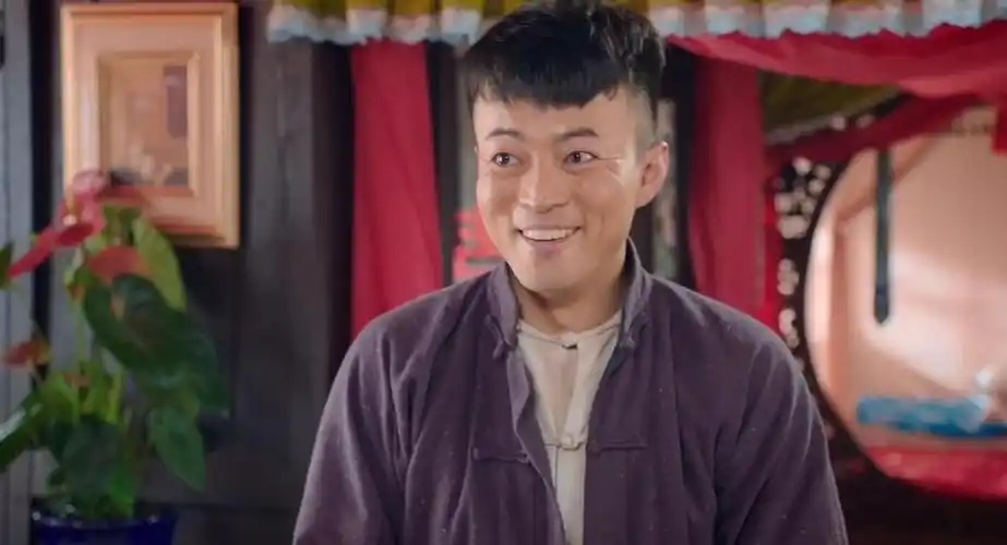 丁大命是大户人家的长工,是个再普通不过的人,然而