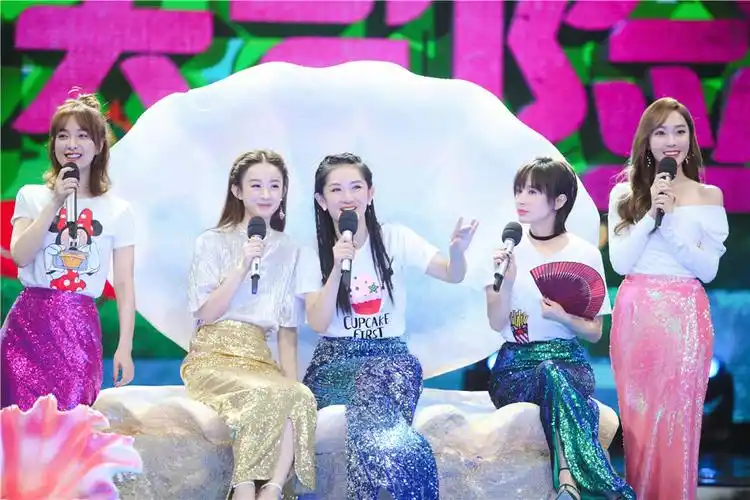 快乐大本营陈伟霆赵丽颖再同台快乐大本营郑秀妍唱中文歌