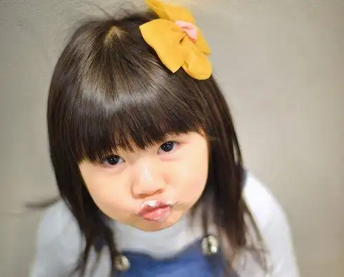 三岁女宝宝发型都有怎么梳的呢 小女孩发型把气质从小开始培养