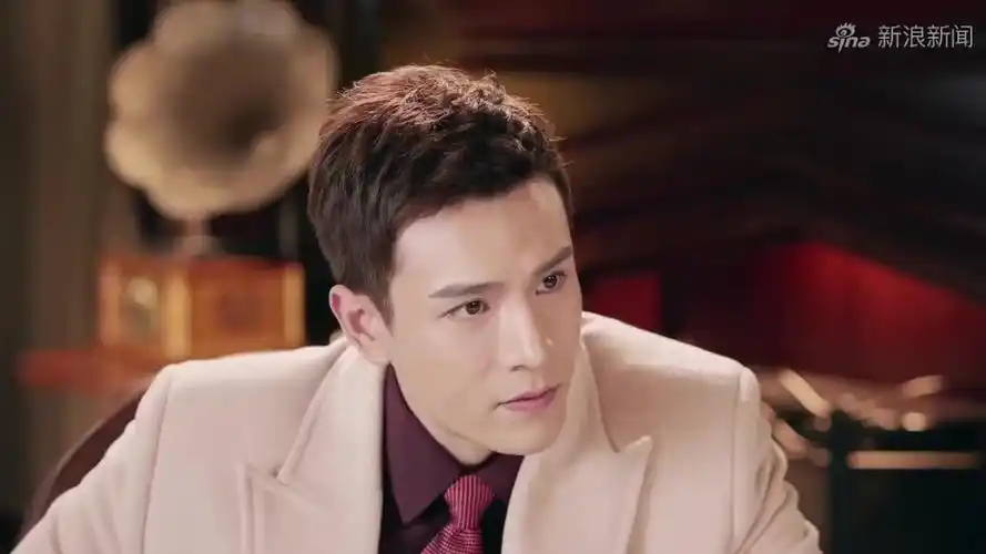 吕中在家"耍大牌",丈夫甘当贴身秘书,百依百顺丨说出你的故事