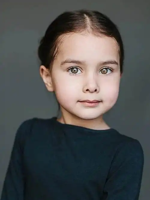 这些小孩长相不错都是混血儿