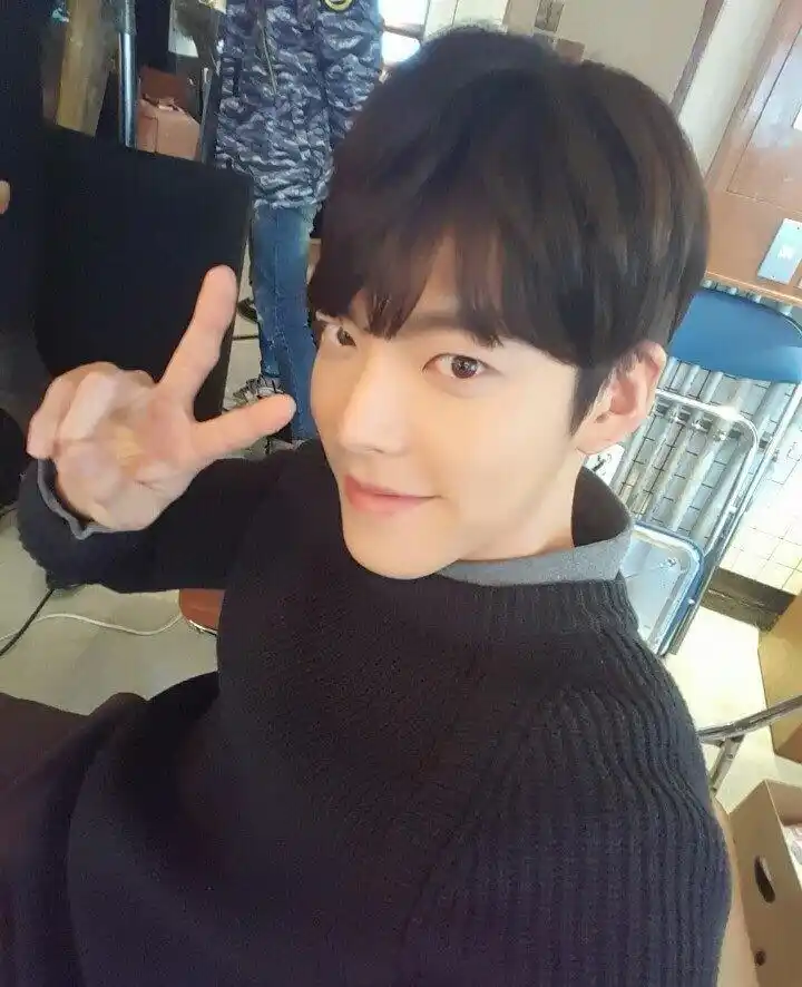 12月27日,金宇彬最新写真公开.