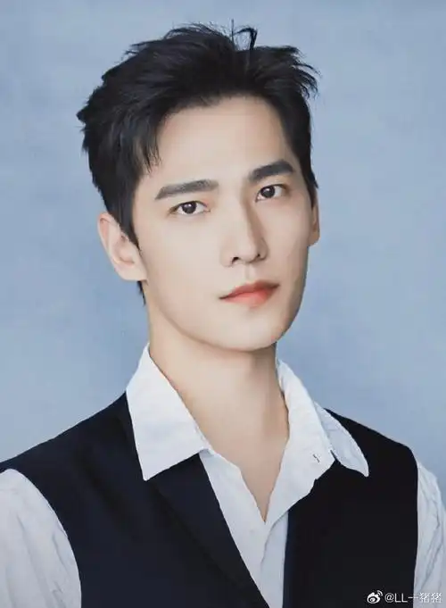 内娱名品鼻#杨洋的鼻子是女娲毕设侧颜男神!