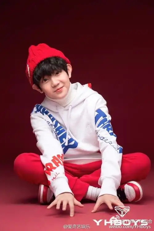 【乐华娱乐#yhboys#组合全员合体照曝光】2月15日