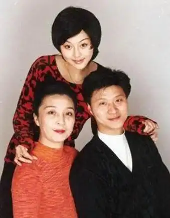 郑爽带爸上综艺被赞颜值高揭明星的帅老爸广西新闻网