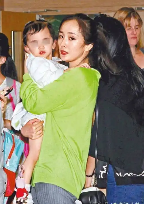 回顾小糯米九个成长瞬间,杨幂刘恺威多次同框却貌合神离!