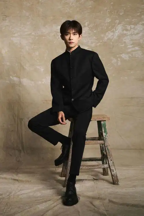 再看看提影帝的易烊千玺四字什么实绩哈易烊千玺下一个行程,上影节