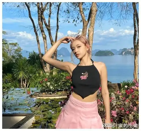 程潇比基尼惊艳亮相,傲人曲线令人口水直流,网友:你能撑几秒