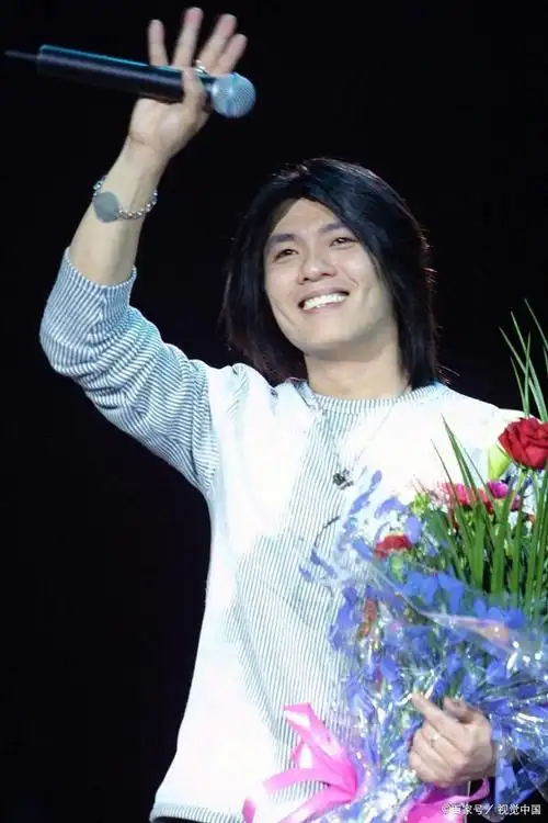 也许现在的很多年轻人都不认识他,阿杜,这个名字对于许多人来说都不会