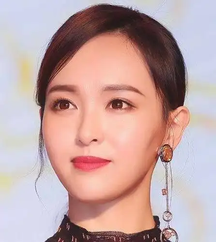 不一样的高颧骨女生面相,5大方法让颧骨自然变平变低