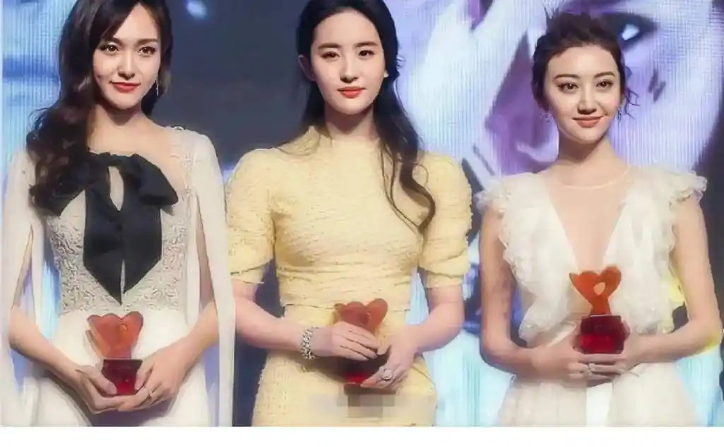 景甜到底能算北影最美校花吗?看看她跟刘亦菲的合照你就知道了