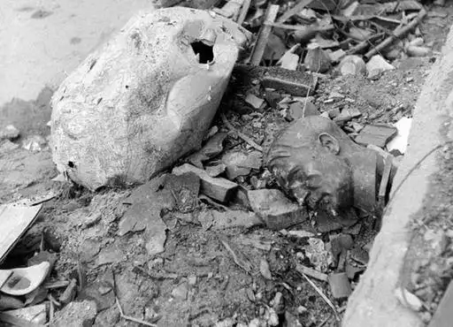 组图珍贵黑白老照片披露希特勒自杀地堡