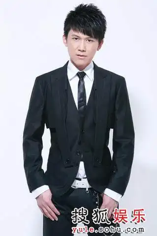 歌手高进潜心创作歌曲 典雅红木寻找灵感(图)