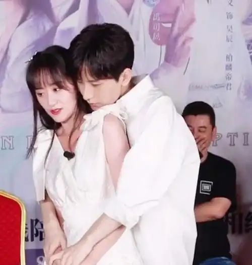 快来看!疯狂粉丝竟p图让成毅袁冰妍接吻