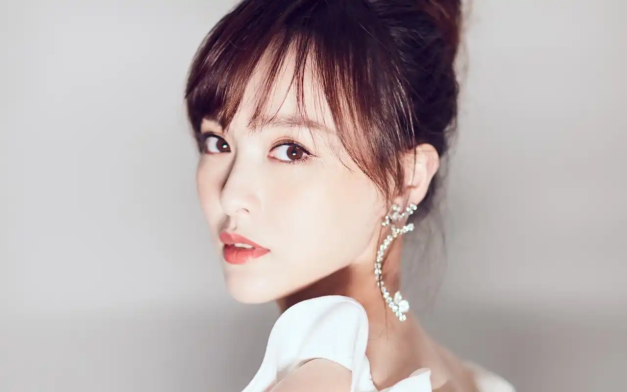 唐嫣清新俏皮性感写真高清壁纸