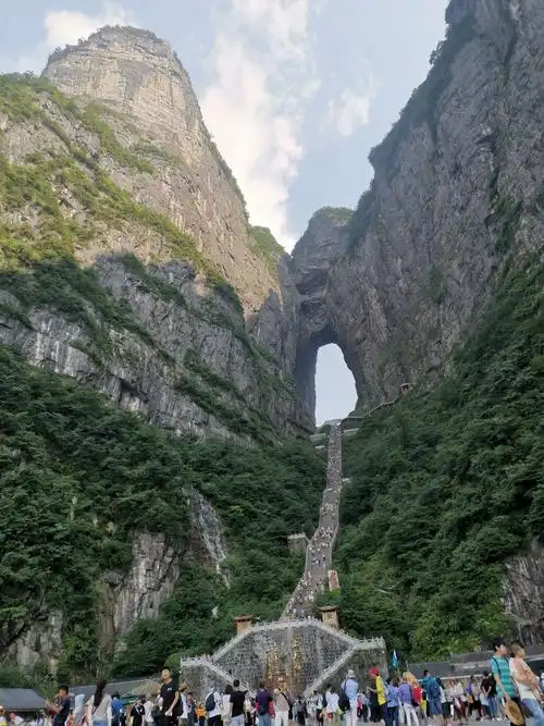 魅力湘西一一第二站:绝美天门山,清澈金鞭溪