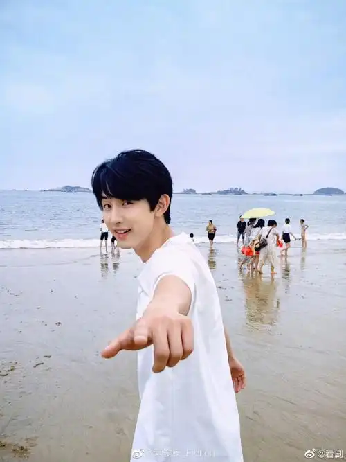 郭俊辰问师尊的年轻秘诀是什么##郭俊辰海边随拍