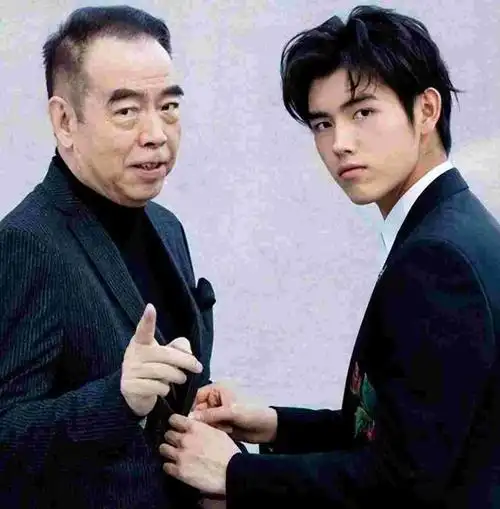 母亲和干母都是导演他20年未红婚后改名却成名