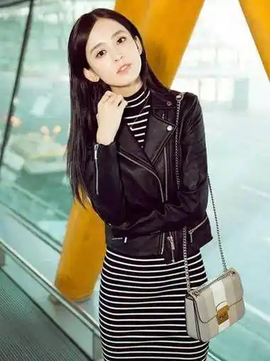 48岁许晴机场撞衫25岁古力娜扎,网友:在扮嫩也抵不过23岁年龄差_时尚