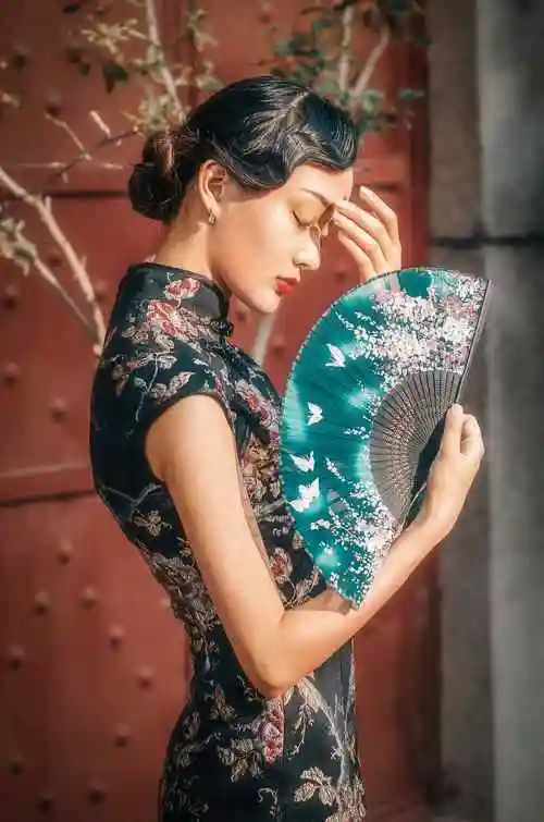 旗袍知性优雅的美女手机壁纸