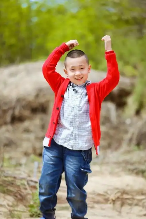 《爸爸去哪儿3》胡军儿子康康长大霸气不减,混血儿夏天越大越靓