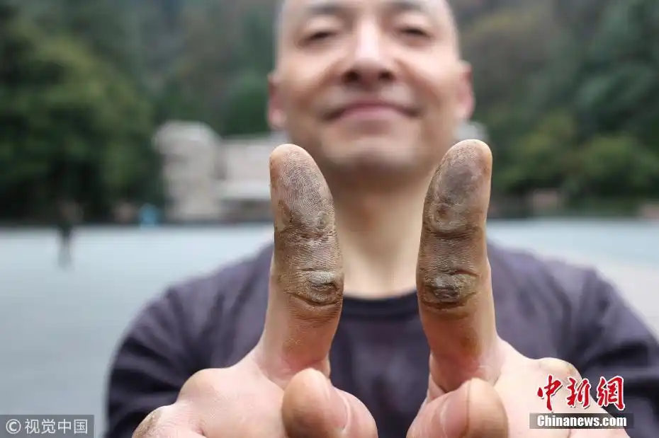 贵州一饭店老板自学加苦练收获一指禅功夫