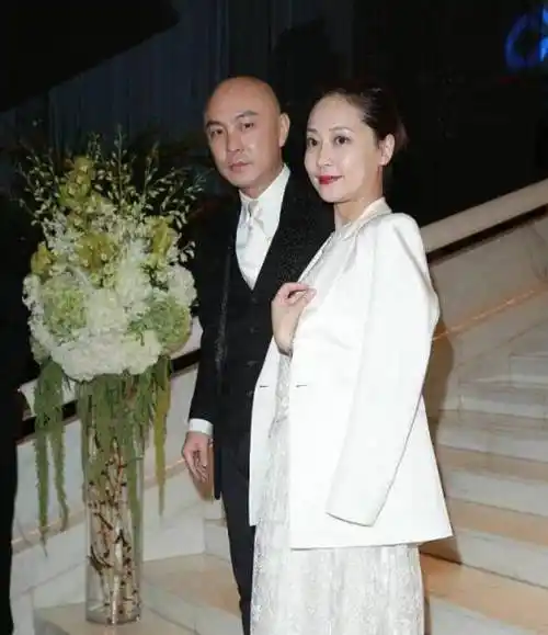 张卫健时隔531天终于见到老婆,现实中的韦小宝深情且专一_张茜_感情