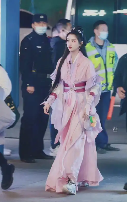 关晓彤青春环游记路透彤姐古装造型好美呐