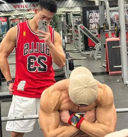 北京十大男神榜首主播狂秀v字腹,有颜值有创业头脑|男模|腹肌|胸肌