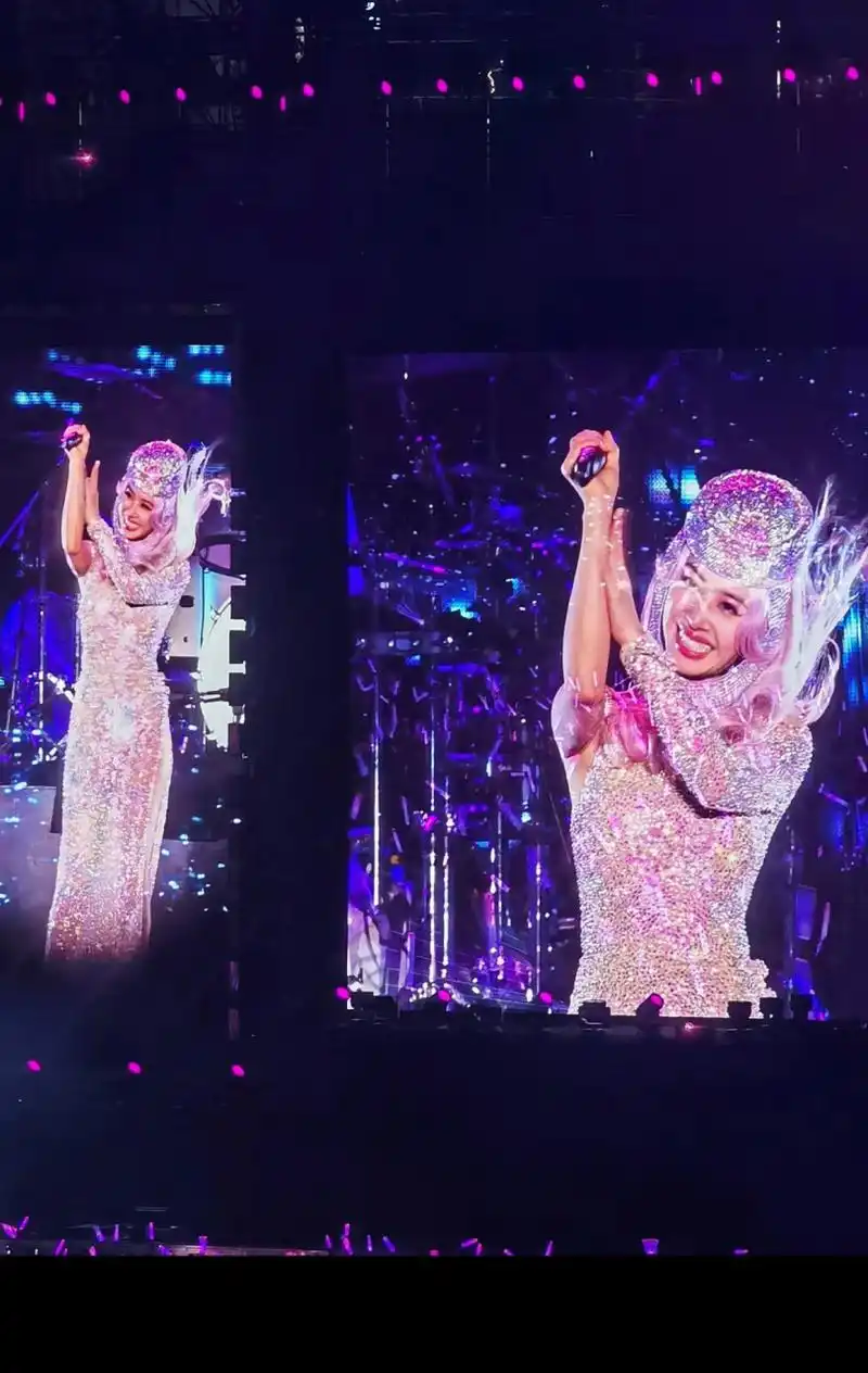 蔡依林广州演唱会,一首《倒带》.这歌真的绝,一听就回到青春