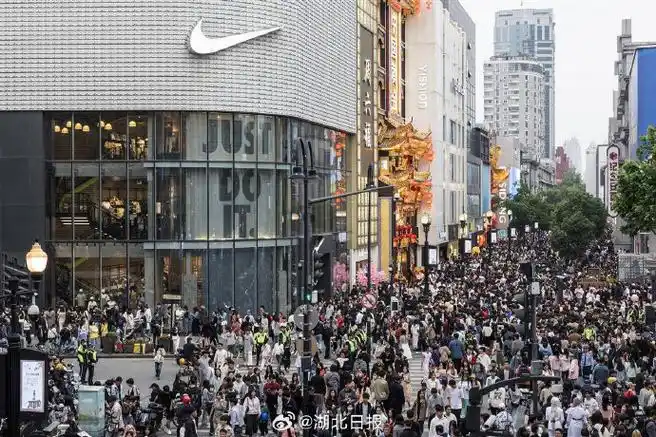 武汉进入五一出行高峰##第一批游客已挤满武汉各大景区##五一乐游