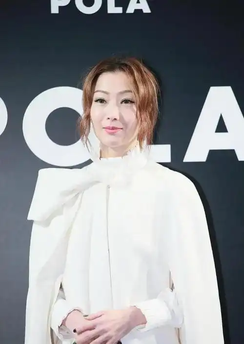 郑秀文惊艳回归51岁天后状态回春网友直呼变美啦