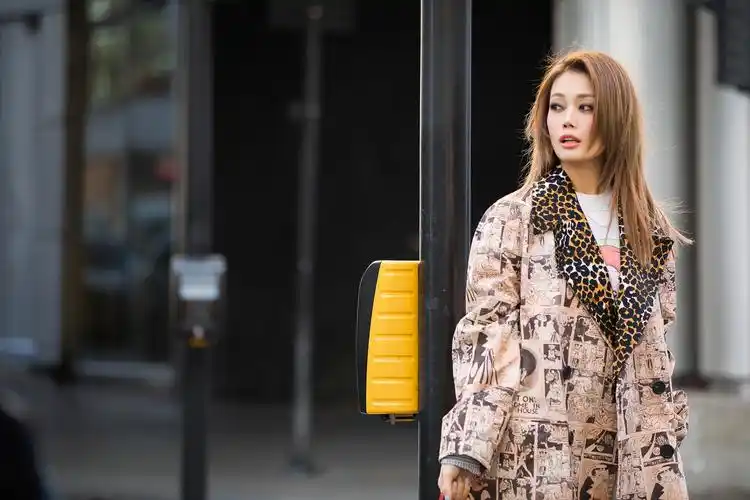 容祖儿的街头主题视角 伦敦时装周写真曝光