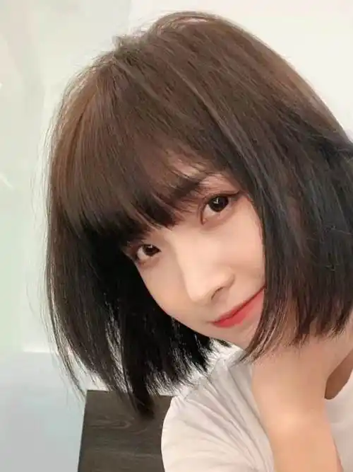 中短发女孩图片2021(女孩中短发图片女2021最新款)_发型_百科fm