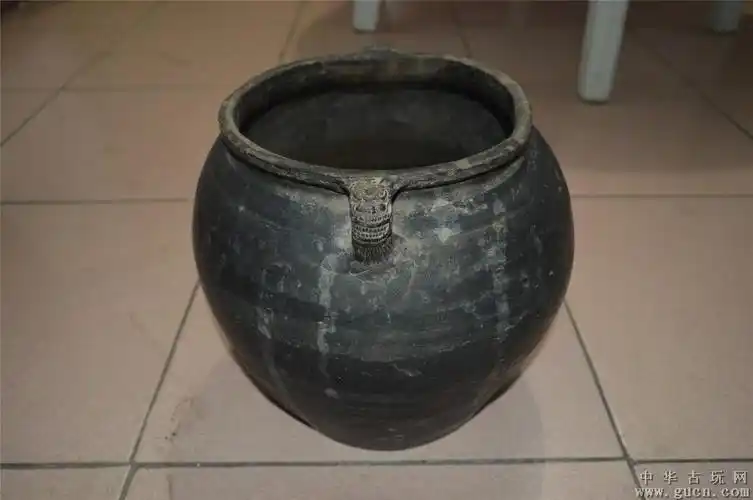 一个清代虎头瓦罐