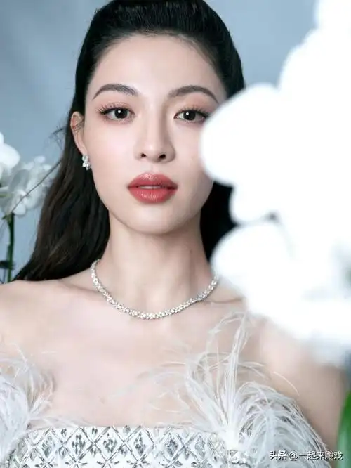 "芳华"钟楚曦,又甜又酷,最为妖艳|演员|美女|综艺|原创_网易订阅