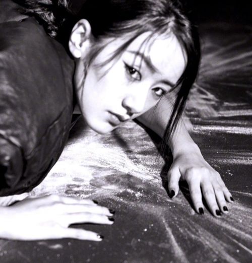 袁冰妍黑白大片来袭眼神杀伤力太强这还是我们的璇玑吗