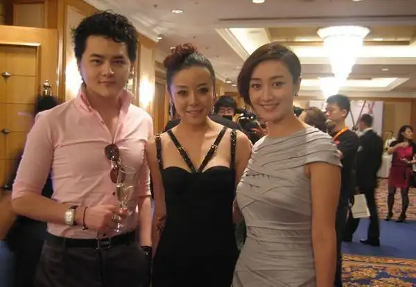 据悉,早在2010年,安又琪与高富帅魏海明相恋,魏海明是个富二代.