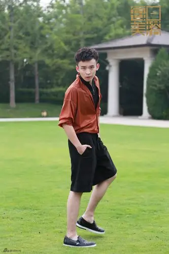 每日美搭 董子健衬衫混搭元气满满