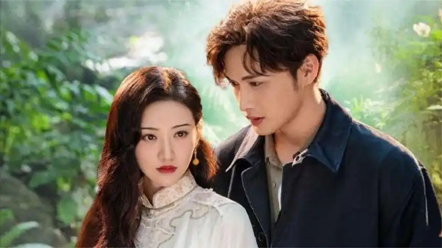 景甜张彬彬出席《司藤》庆功宴,场面像婚礼现场,俩人隔开坐避嫌