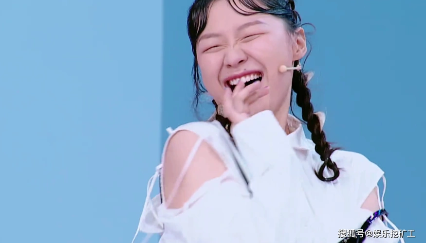 代表作:综艺《今夜百乐门》;小品《恋爱是种病》,《好运家族》,《机场