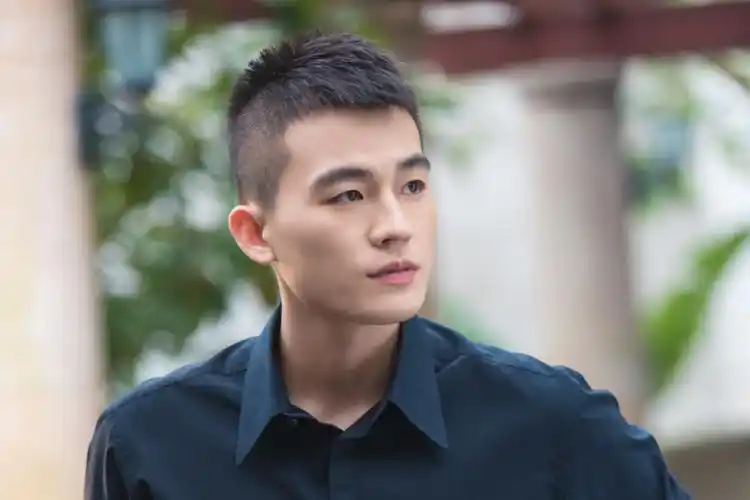 新奇居然靠哭戏get到颜值贴着胡子的欧豪都气质尽显