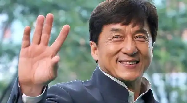 一代英雄就此落幕70岁成龙老到不敢认成功背后的付出太大