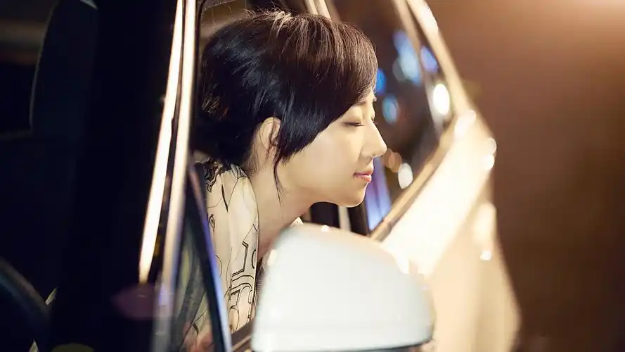 桂纶镁电脑桌面壁纸